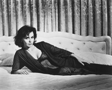 CLAIRE BLOOM SEXY ON BED PRINTS AND POSTERS 165277