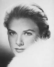 GRACE KELLY FUR COLLAR PRINTS AND POSTERS 164755