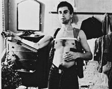 ROBERT DE NIRO TAXI DRIVER GUNS STRAPPED TO BARE CHEST PRINTS AND POSTERS 163531