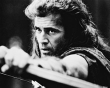 BRAVEHEART MEL GIBSON AIMING CROSSBOW CLOSE PRINTS AND POSTERS 161707