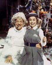 BARBARA WINDSOR SID JAMES CARRY ON CHRISTMAS BY TREE BRITISH COMEDY PRINTS AND POSTERS 285140