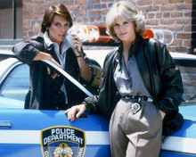 CAGNEY & LACEY SHARON GLESS TYNE DALY POLICE CAR PRINTS AND POSTERS 264476