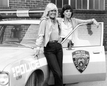 LORETTA SWIT TYNE DALY CAGNEY & LACEY BY NYPD POLICE CAR TV PRINTS AND POSTERS 194954