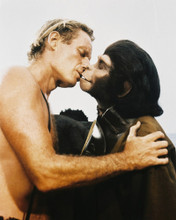 PLANET OF THE APES HESTON KISSING HUNTER RARE COL POSE PRINTS AND POSTERS 28892