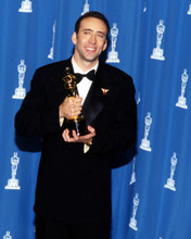 NICOLAS CAGE HOLDING OSCAR ACADEMY AWARD STATUE PRINTS AND POSTERS 290261
