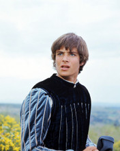 LEONARD WHITING ROMEO AND JULIET PORTRAIT ON HILLS 1968 COSTUME PRINTS AND POSTERS 290408
