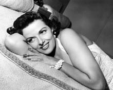 JANE RUSSELL LYING ON COUCH SLEEVELESS DRESS PRINTS AND POSTERS 199120