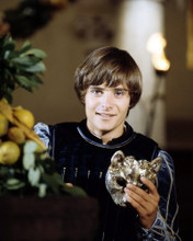 LEONARD WHITING ROMEO AND JULIET HOLDING FACE MASK SMILING PORTRAIT PRINTS AND POSTERS 290838