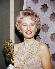 BARBARA STANWYCK HOLDING GOLDEN GLOBE AWARD TV'S BIG VALLEY PRINTS AND POSTERS 290902
