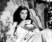 VIVIEN LEIGH GONE WITH THE WIND DRINKING TEA IN BED PRINTS AND POSTERS 199624