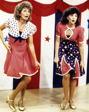 LAVERNE & SHIRLEY PENNY MARSHALL CINDY WILLIAMS DANCE ROUTINE PRINTS AND POSTERS 291533