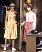 CINDY WILLIAMS PENNY MARSHALL SMILING AT DOOR LAVERNE & SHIRLEY PRINTS AND POSTERS 291543
