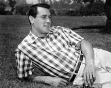 ROCK HUDSON HANDSOME PORTRAIT 1950'S ON LAWN PRINTS AND POSTERS 199500