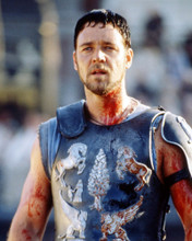 RUSSELL CROWE GLADIATOR BLOODY IN ARMOUR PRINTS AND POSTERS 292124