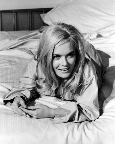 Picture of Shirley Eaton in Goldfinger
