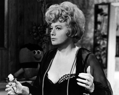 Picture of Shelley Winters in Alfie