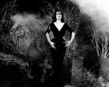Picture of Mona McKinnon in Plan 9 from Outer Space