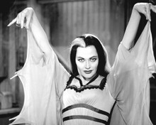 Picture of Yvonne De Carlo in The Munsters