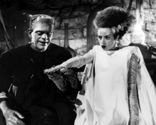 Picture of Elsa Lanchester in Bride of Frankenstein