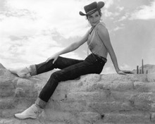 Picture of Angie Dickinson in Rio Bravo