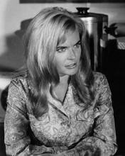 Picture of Shirley Eaton in Around the World Under the Sea