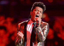 Bruno Mars classic in concert pose in full swing performance 5x7 press photo