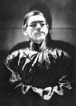 Boris Karloff 1932 The Mask of Fu Manchu classic pose 5x7 inch photo