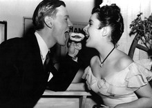 Elizabeth Taylor Jimmy Lydon eat burger on set Cynthia 1947 movie 5x7 photo