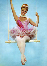 Doris Day swings on trapeze bar full length pose Jumbo movie 5x7 inch photo