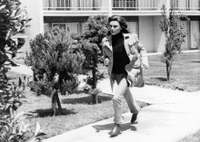 Jacqueline Bissett runs on sidewalk 1968 Bullitt 5x7 inch photo