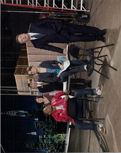 30 Rock TV series Alec Baldwin and cast pose together 8x10 photo