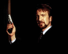 Alan Rickman as Hans Gruber holding gun looking tough in Die Hard 8x10 photo