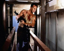 Bruce Willis holds sub machine gun Die Hard 8x10 photo