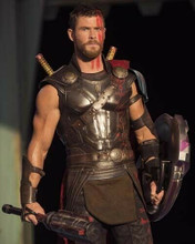 Chris Hemsworth terrific beefcake pose as Thor 8x10 photo