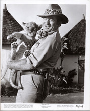 Rod Taylor holds baby lion cub Trader Horn 1973 movie 8x12 photo