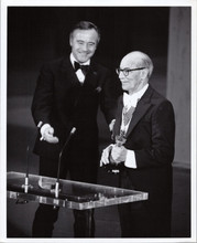 Jack Lemmon Groucho Marx receiving Academy Award 46th Oscar's 5x7 press photo