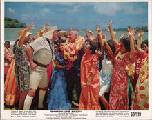 Lee Marvin surrounded by Hawaiian girls Donovan's Reef 5x7 inch publicity photo