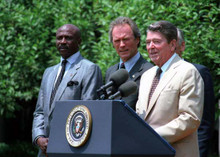 President Ronald Reagan Clint Eastwood Louis Gossett Jnr 5x7 inch photo