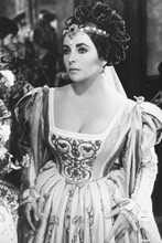 Elizabeth Taylor vintage 4x6 inch real photo #356293