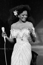 Diana Ross glamorous pose in off shoulder dress in concert 4x6 inch photo