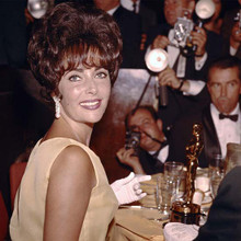 Elizabeth Taylor 1961 being photographed with Butterfield 8 Oscar 12x12 photo