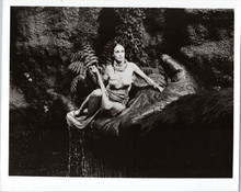 King Kong 1976 original 8x10 photo Jessica Lange sits in Kong's hand