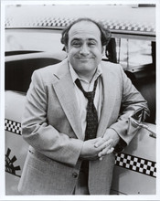 Taxi TV series Danny De Vito portrait as Louie next to cab 8x10 photograph