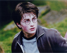 Daniel Radcliffe as Harry Potter with scratch on his face 8x10 photo