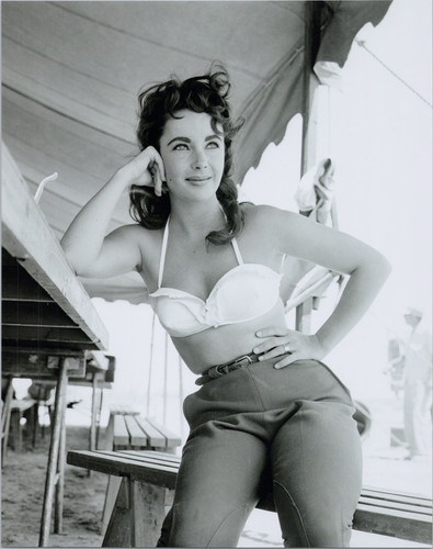 Elizabeth Taylor candid in white bra top & jeans on the set of 1955 Giant  8x10 - The Movie Store