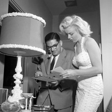 Marilyn Monroe rare on set discussing scene with director 8x10 photo