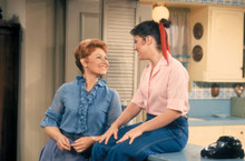 Happy Days Erin Moran sits on kitchen counter Marion Ross smiles 8x10 photo