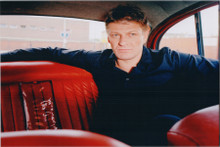 Sean Bean cool 8x10 publicity pose sat in back of Jaguar car 8x10 photo