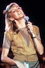 Olivia newton-John circa 1974 singing holding microphone 4x6 inch photo