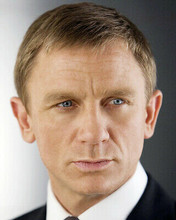 Daniel Craig Close Up Portrait In Suit 8x10 Photo (20x25 cm approx)